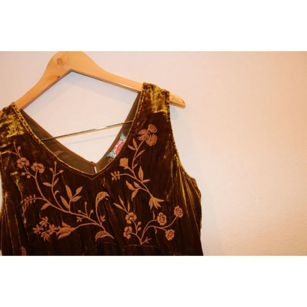 Johnny Was Vixie ve;vet tank desss size medium golden brown